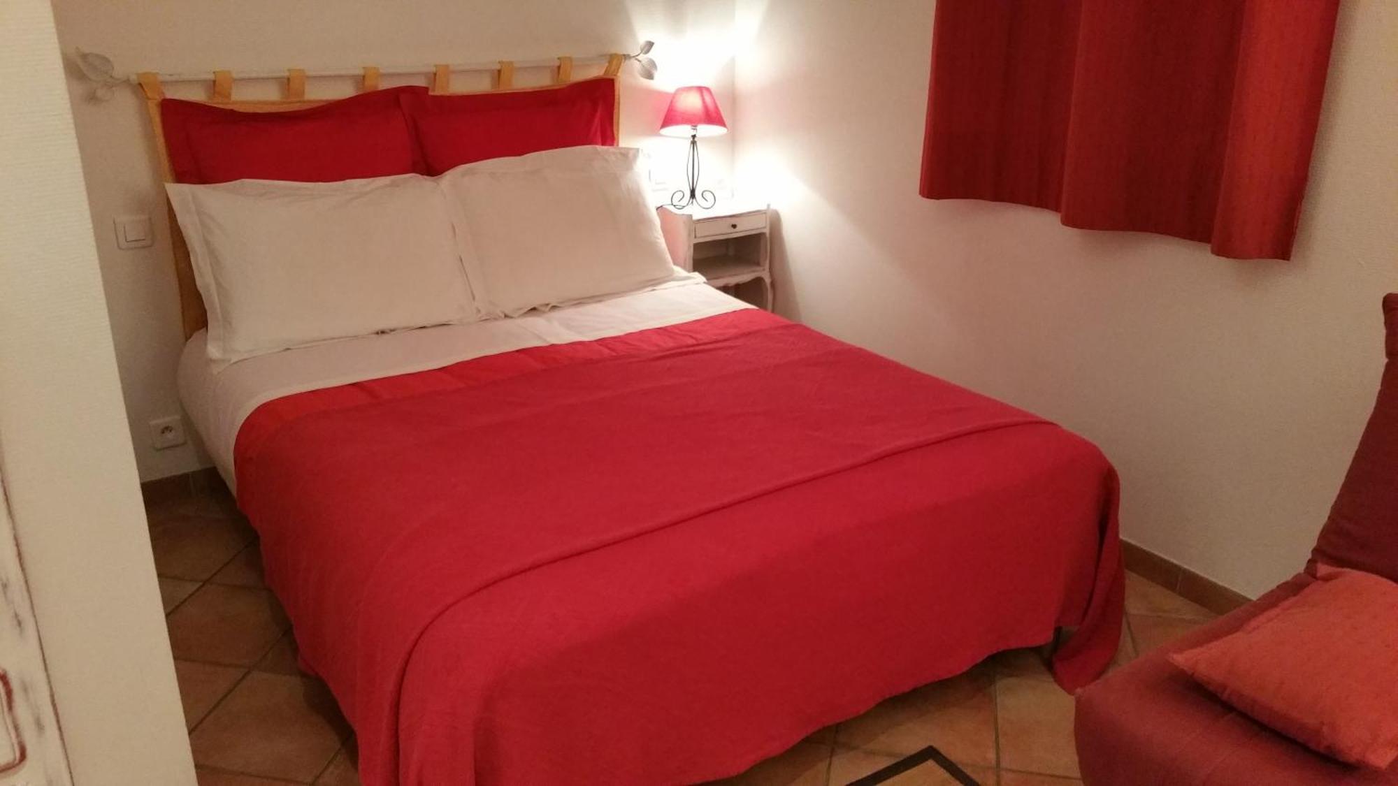 ลา ซิกาล ซูส โลลิวิเย Bed & Breakfast Le Castellet  ภายนอก รูปภาพ