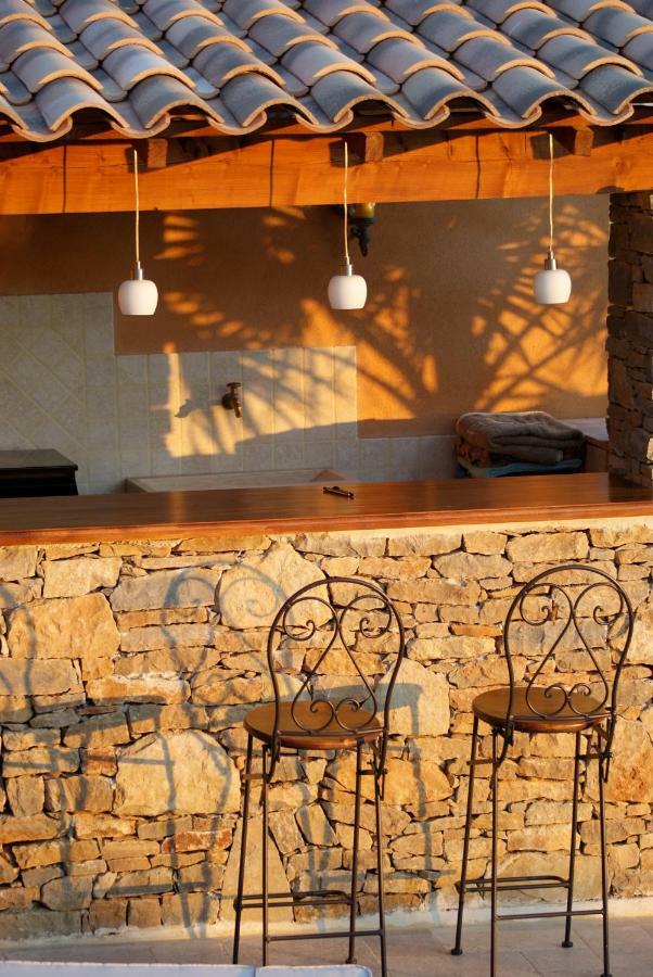 ลา ซิกาล ซูส โลลิวิเย Bed & Breakfast Le Castellet  ภายนอก รูปภาพ