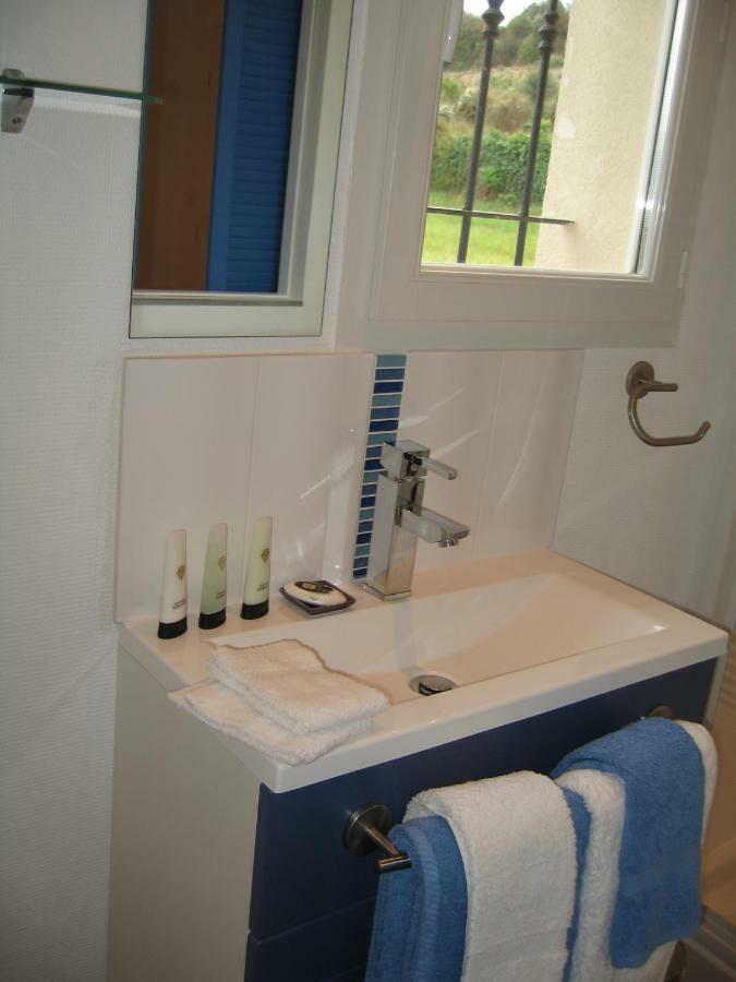 ลา ซิกาล ซูส โลลิวิเย Bed & Breakfast Le Castellet  ภายนอก รูปภาพ